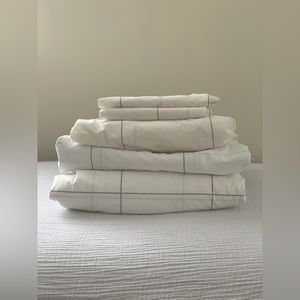 Brooklinen Classic Core Bundle Set